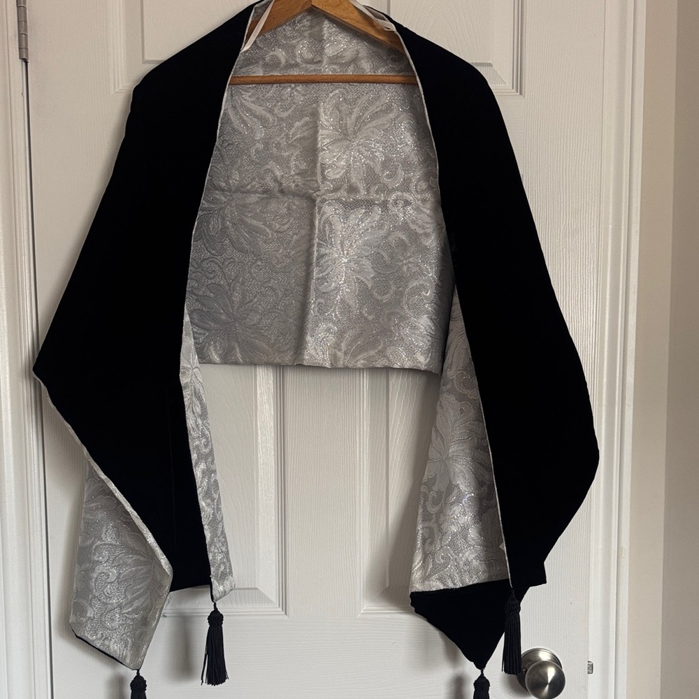 Jessica McClintock Black Velvet Shawl with Silver Brocade Lining